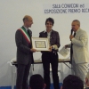 18 settembre 2010: il Sindaco di Montebelluna Andolfato ci consegna il premio RECAM 2010 per l'innovazione